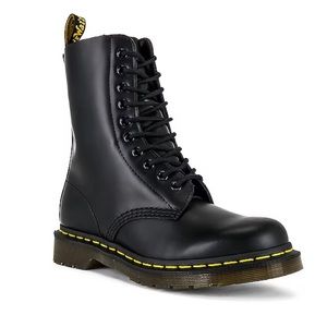 1490 10-Eye Boot in Black